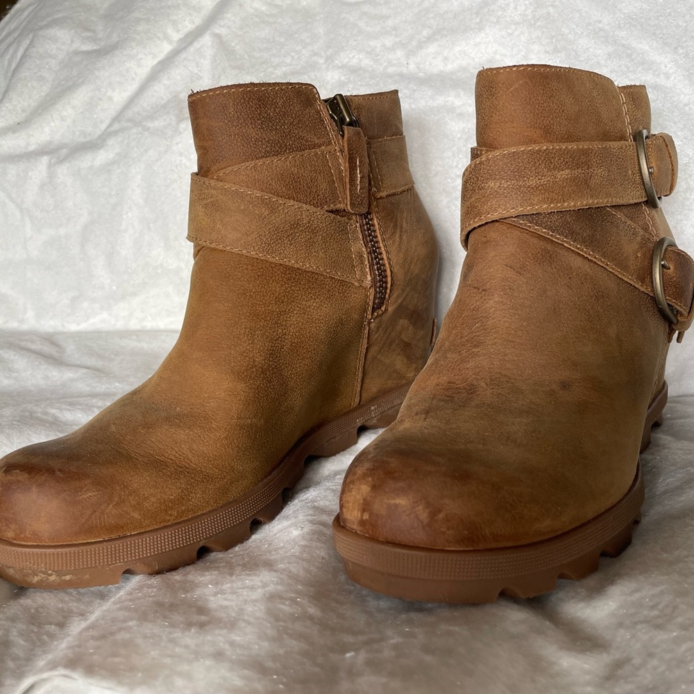 Sorel boots, Women size 8.  Rarely worn.  Smoke free home